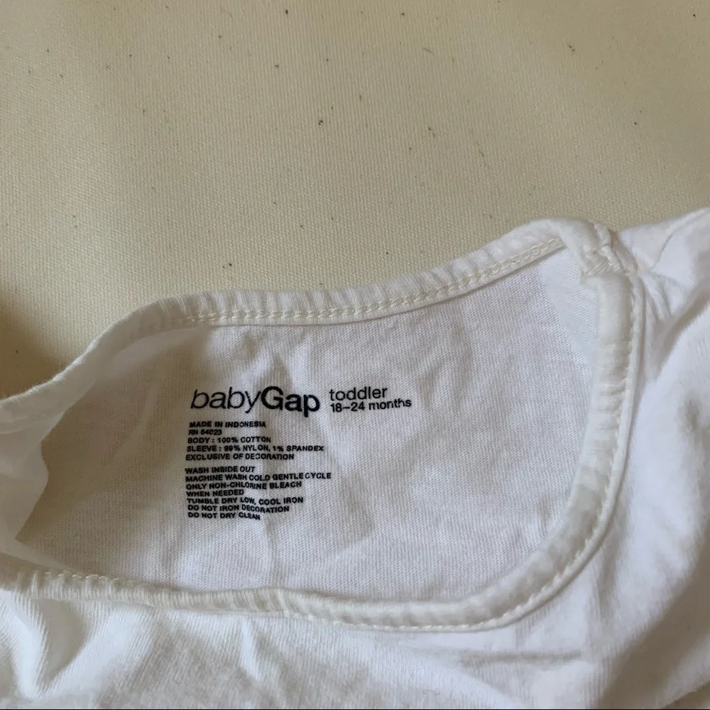 𝅺gap| Short sleeve shirt- Size 18-24 months